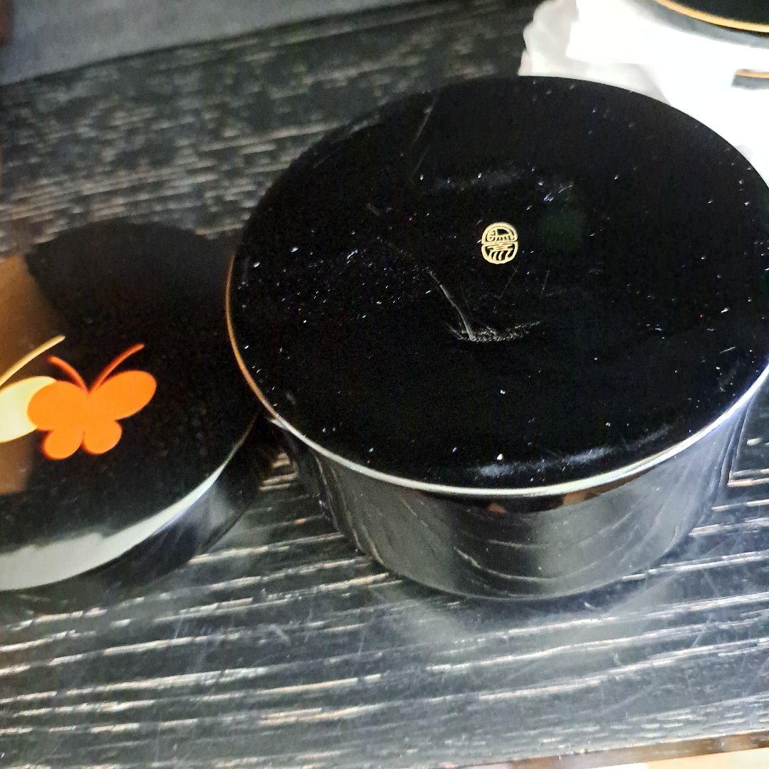 茶道具　極上　六代象彦造　食籠　[干菓子皿]　金彩赤、沈金蒔絵　蝶々図共箱入り