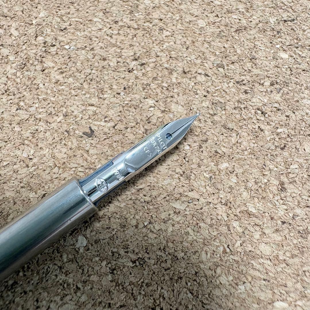 PILOT 万年筆 キャップレス デシモ18K ブラック Fニブ