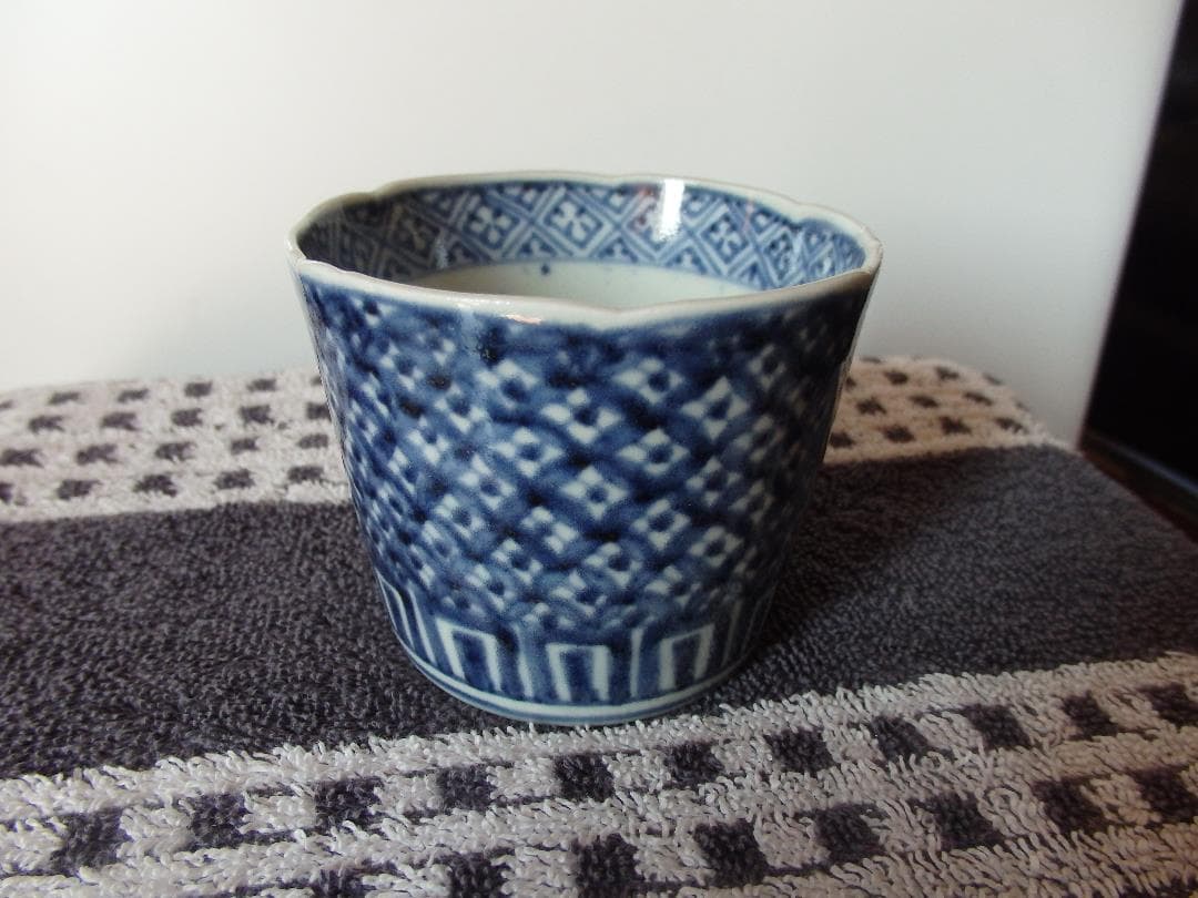 古伊万里　染付　七宝文/葉重ね文　蕎麦猪口　名品