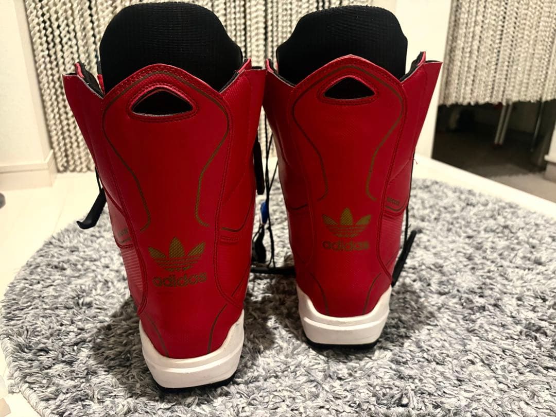 adidas originals スノーボードブーツ Vibramソール　レッド