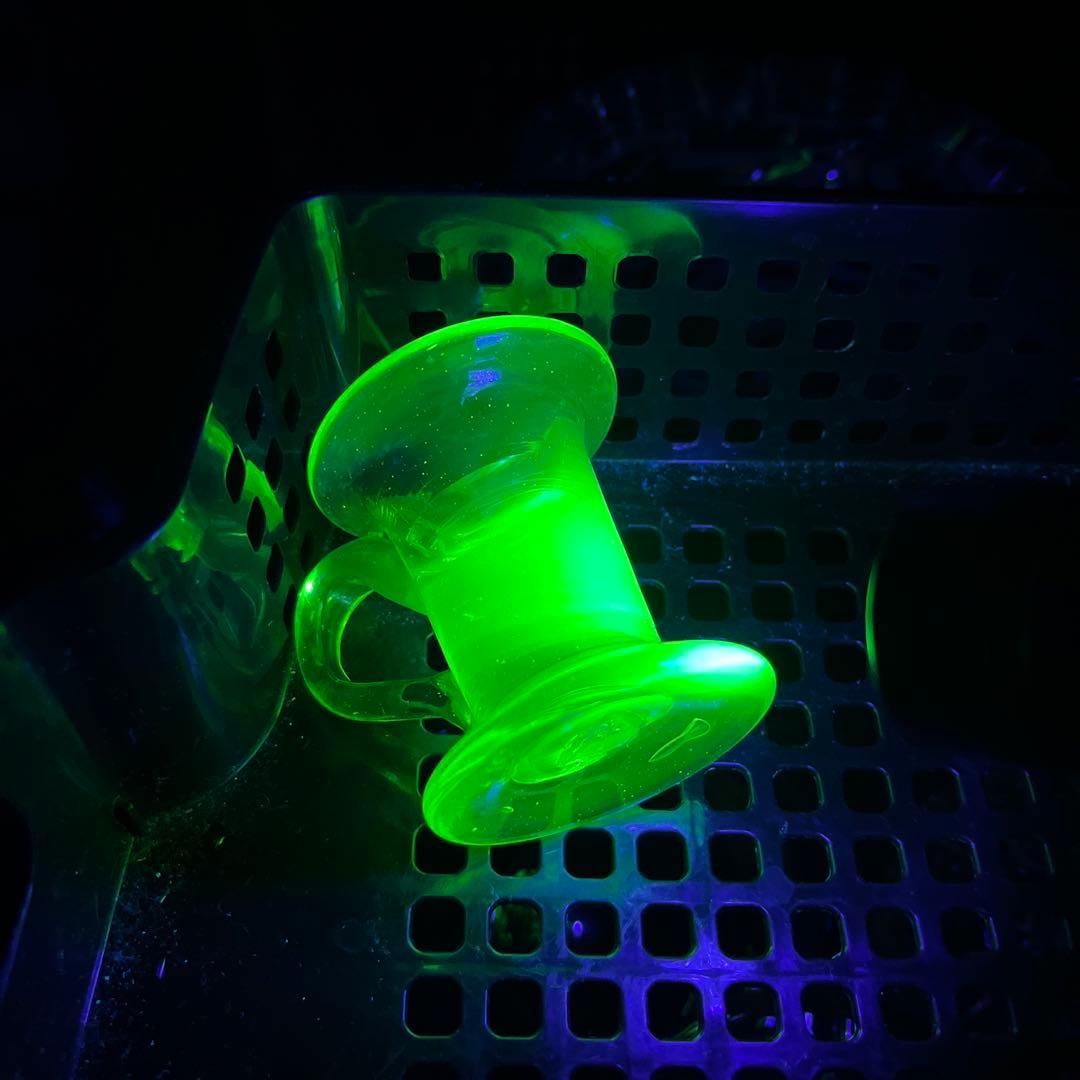 骨董　時代ガラス　超希少若草色　取手付き　厚底　アイスクリームコップ　ウラン