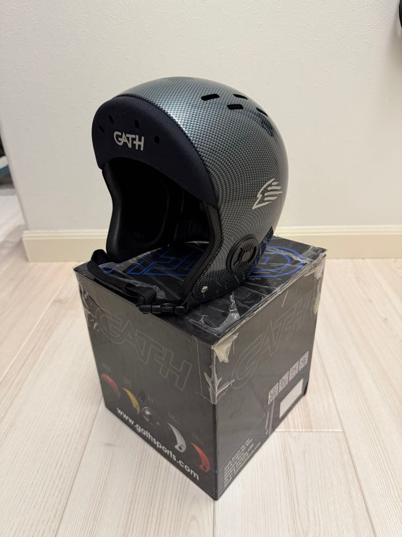 美品 Sサイズ サーフィン ヘルメット GATH Sサイズ ダカイン 送料無料