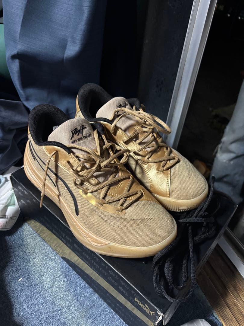 PUMA バスケットボールシューズ ゴールド