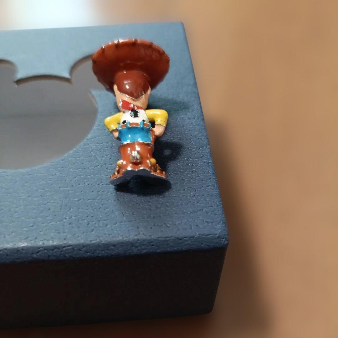 ディズニー スワロフスキー ® クリスタル　ウッディ ミニフィギュア