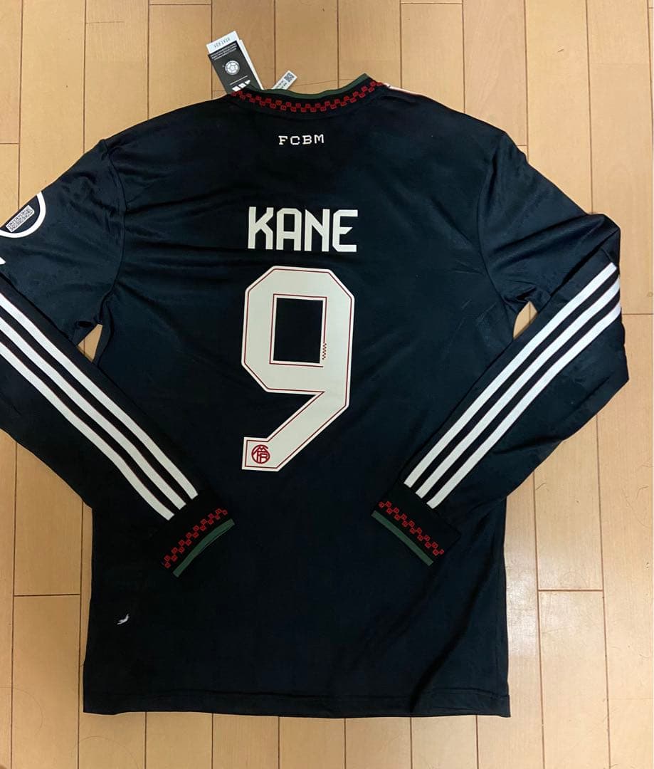【日曜日限定価格】Bayern 3rdユニフォーム KANE 9 長袖シャツ 黒