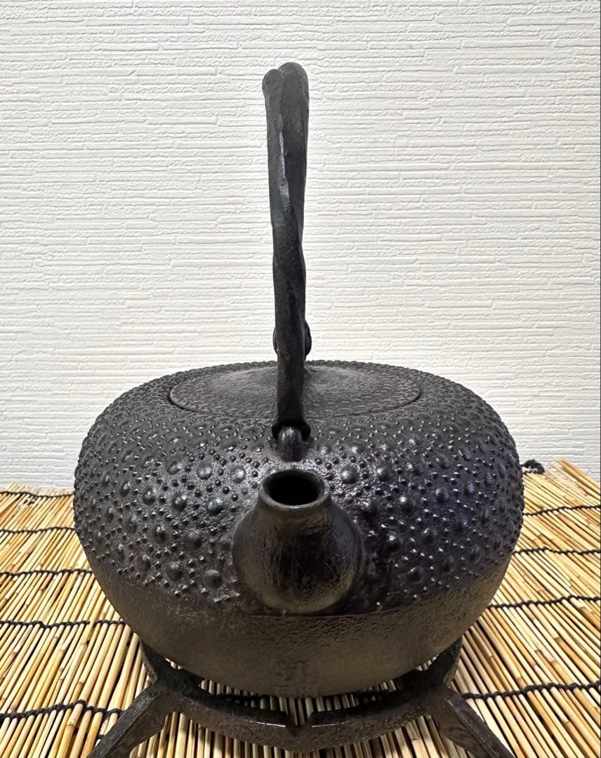 良品、保管品　南部岩鋳造　捻鉉　１５型　東雲亀甲　南部鉄瓶　南部鉄器　鉄瓶