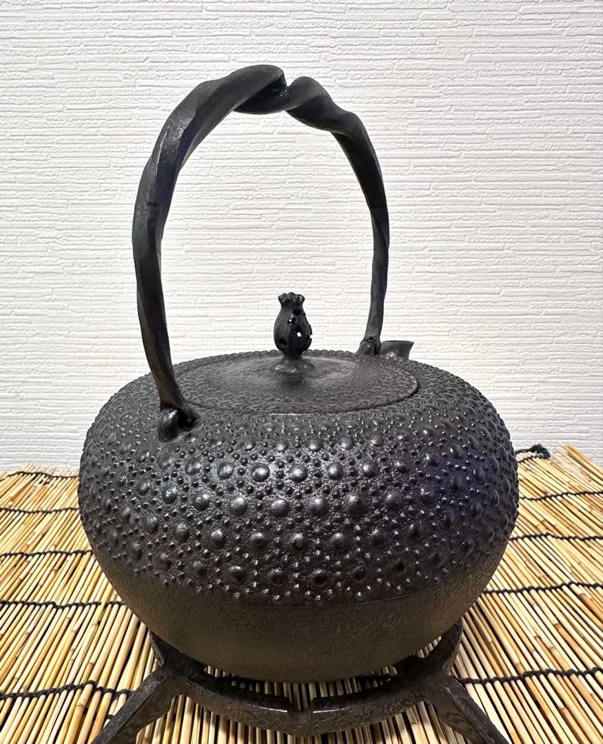 良品、保管品　南部岩鋳造　捻鉉　１５型　東雲亀甲　南部鉄瓶　南部鉄器　鉄瓶