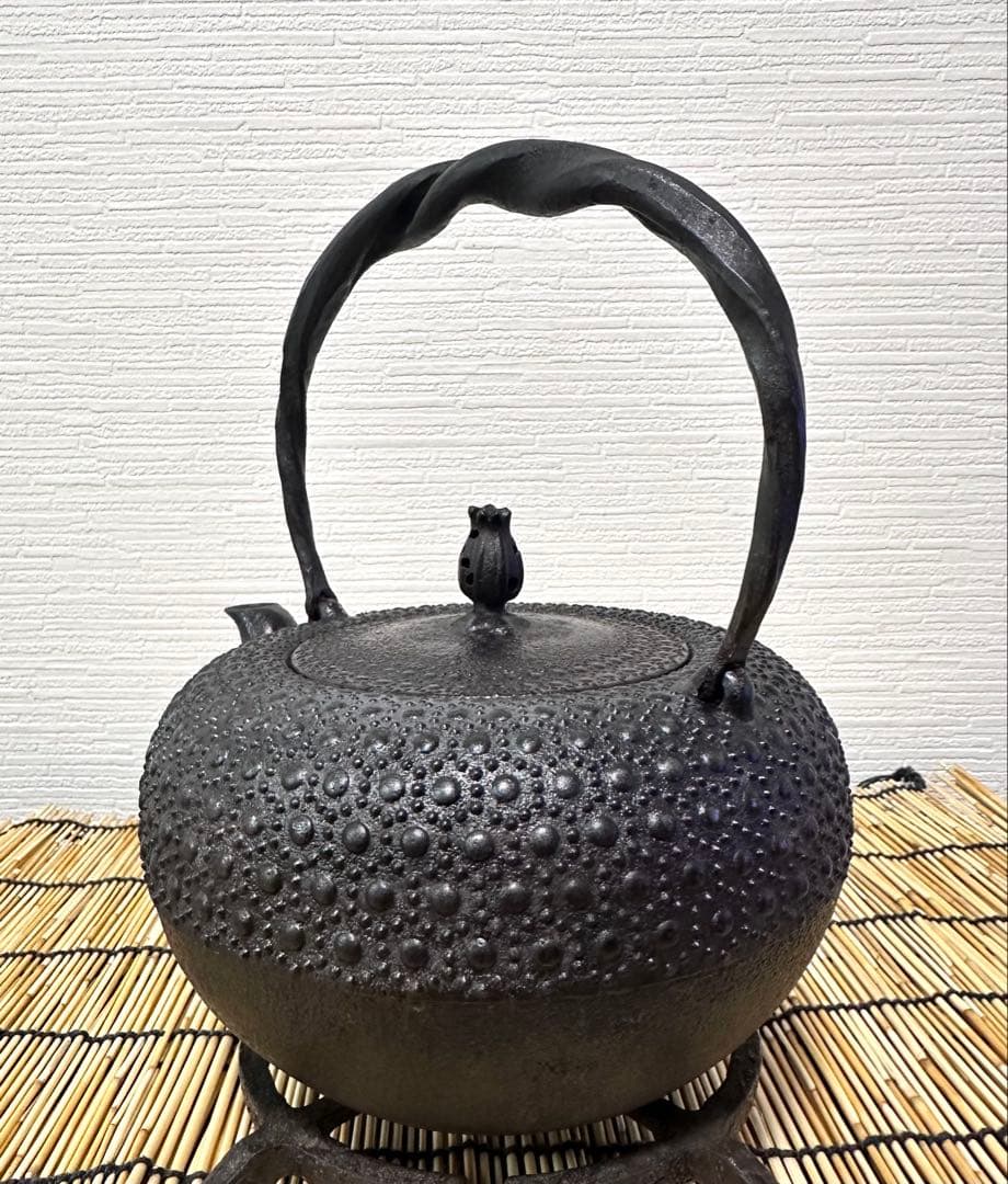 良品、保管品　南部岩鋳造　捻鉉　１５型　東雲亀甲　南部鉄瓶　南部鉄器　鉄瓶
