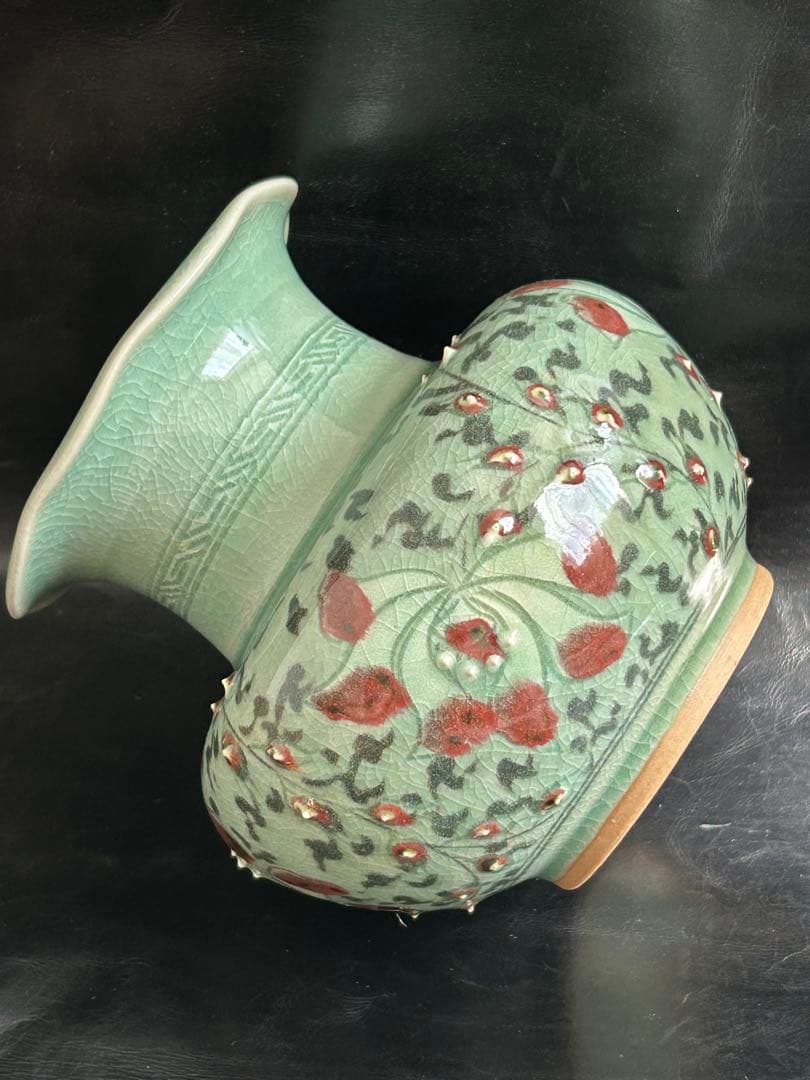 美しい古美術◾️蔵から、可憐な花が咲き誇るかなり超可愛い花瓶、壺が出て来ました。