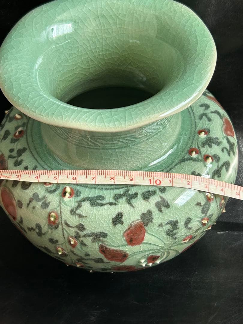 美しい古美術◾️蔵から、可憐な花が咲き誇るかなり超可愛い花瓶、壺が出て来ました。