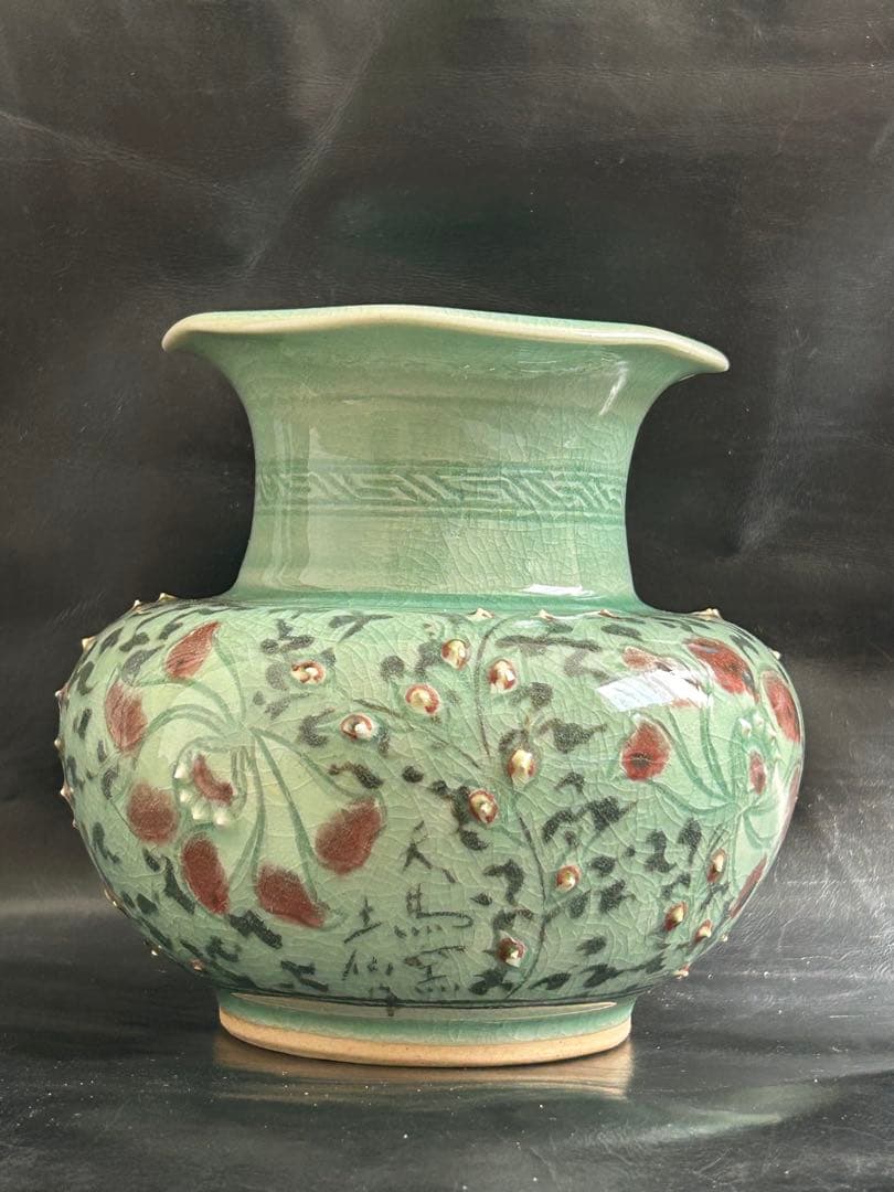 美しい古美術◾️蔵から、可憐な花が咲き誇るかなり超可愛い花瓶、壺が出て来ました。