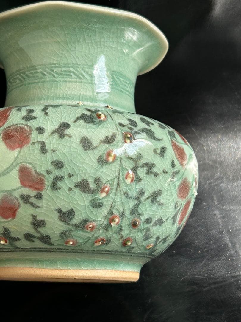 美しい古美術◾️蔵から、可憐な花が咲き誇るかなり超可愛い花瓶、壺が出て来ました。