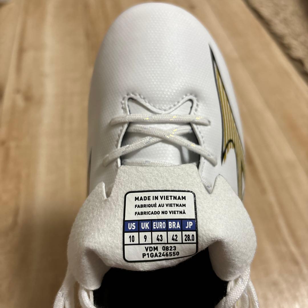 フットサルシューズ
人工芝対応用です。