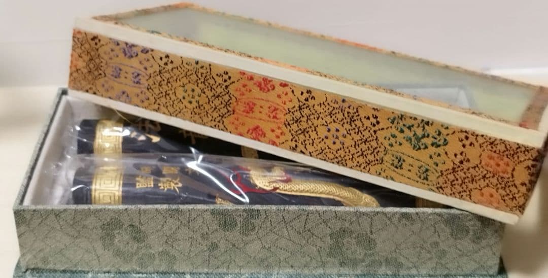 古墨 法龍 胡開文監製 化粧箱2本入り、胡開文は清の時代四大製墨名家の一つです
