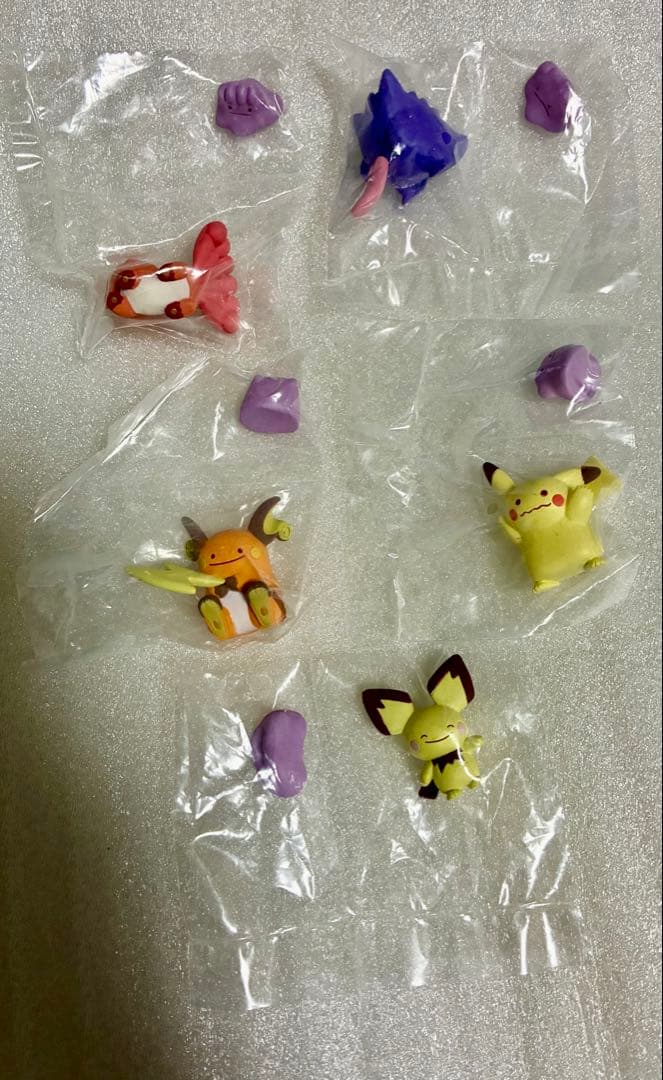 ポケモンセンター限定　へんしんメタモン　５種　ピカチュウ　ピチュー　ゲンガー　他