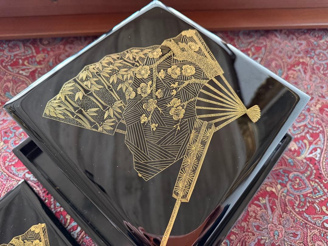 輪島塗（重要無形文化財）沈金二段重箱 重台付 木製共箱付き