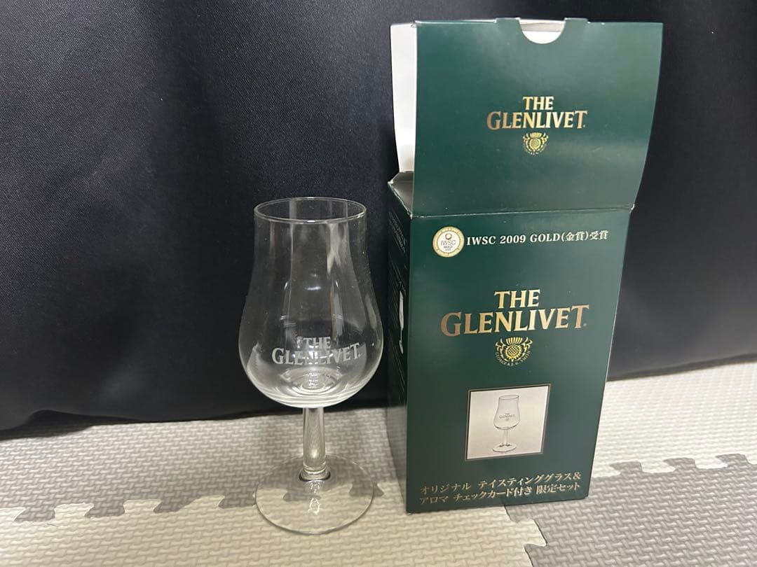 ウイスキーとテイスティンググラス