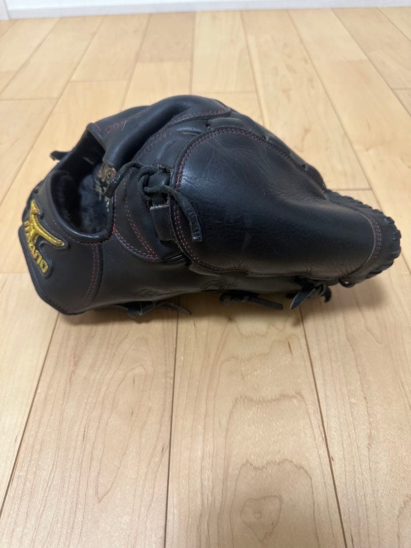 硬式投手用グローブ