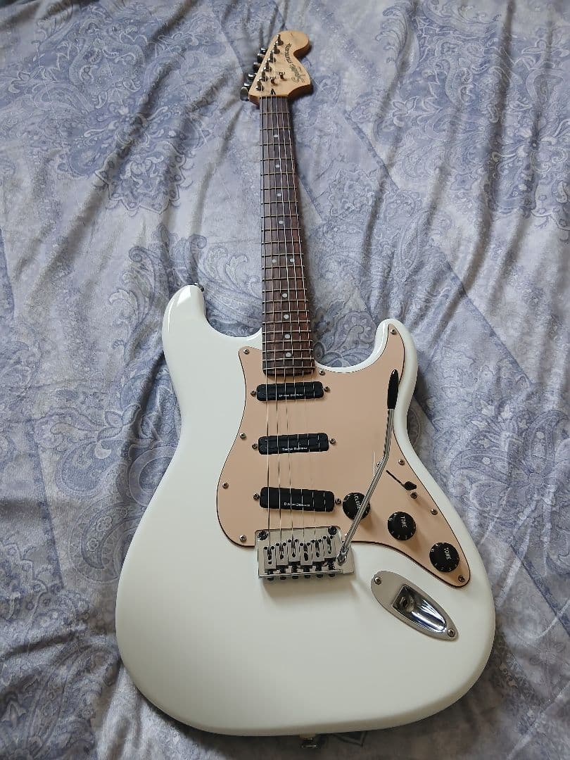 ギター Squier Deluxe Hot Rails Stratocaster