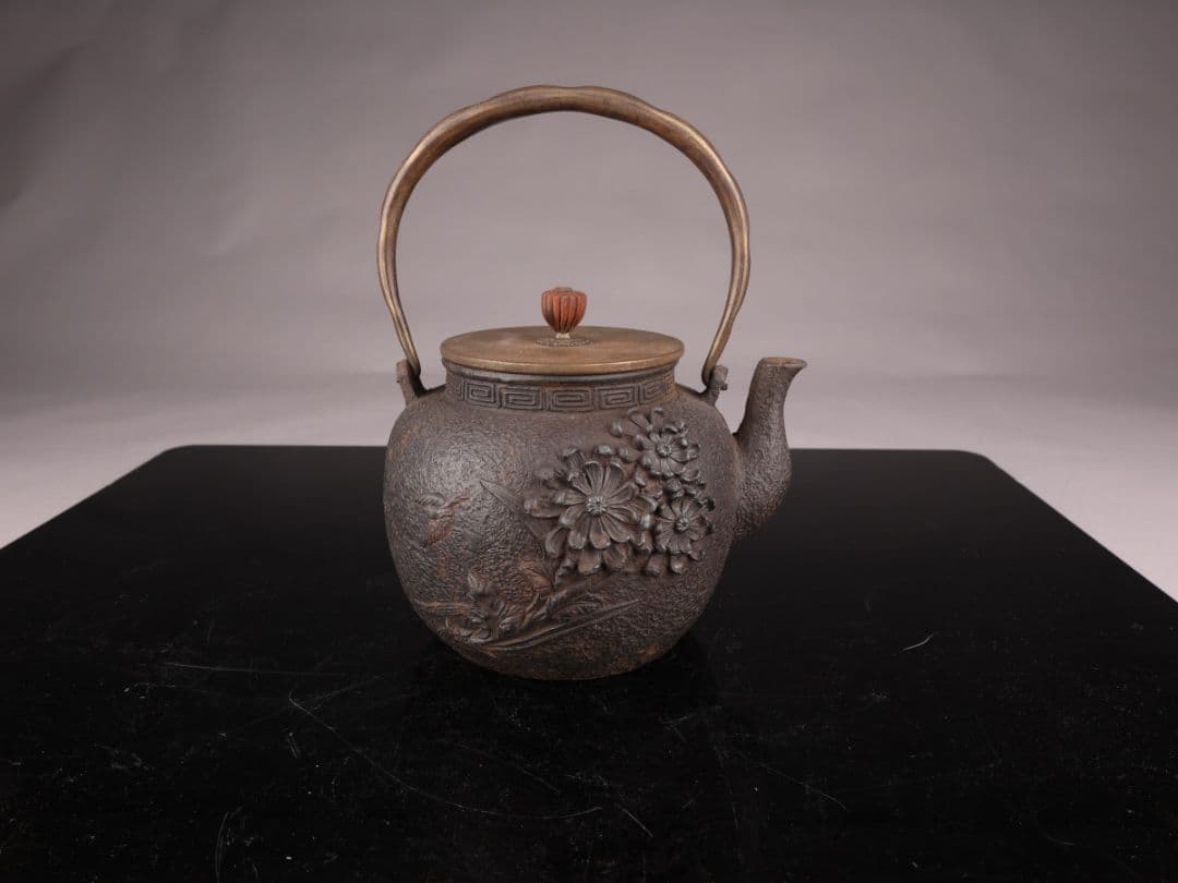 A460 【金寿堂 雨宮宗造】 菊紋 鉄瓶 水漏れ無し ｝＊