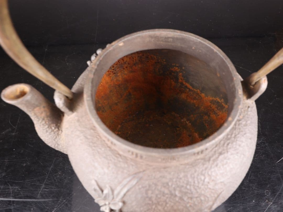 A460 【金寿堂 雨宮宗造】 菊紋 鉄瓶 水漏れ無し ｝＊