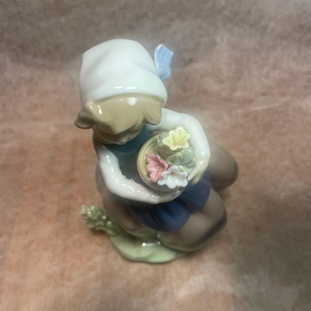 リヤドロ　LLADRO 少女と花　“Spring is Here” 春が来た