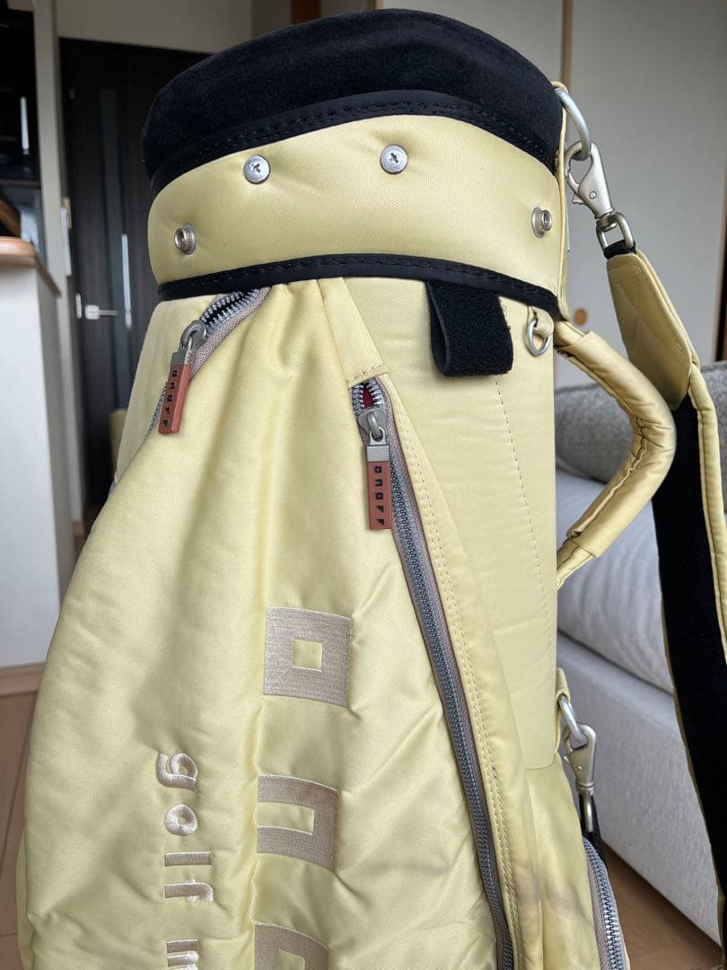 良品ONOFFオノフ カートキャディバッグ 9型軽量メンズ　レディース　クリーム