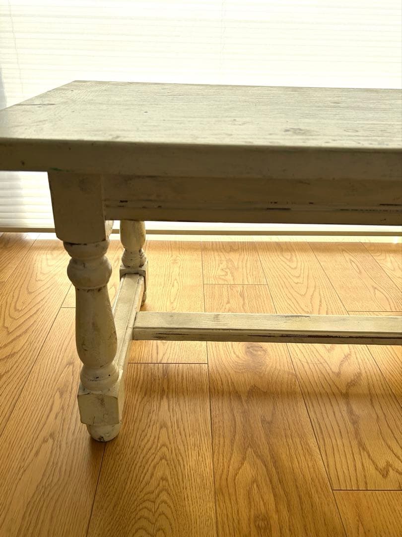 アンティーク 白塗りのテーブル