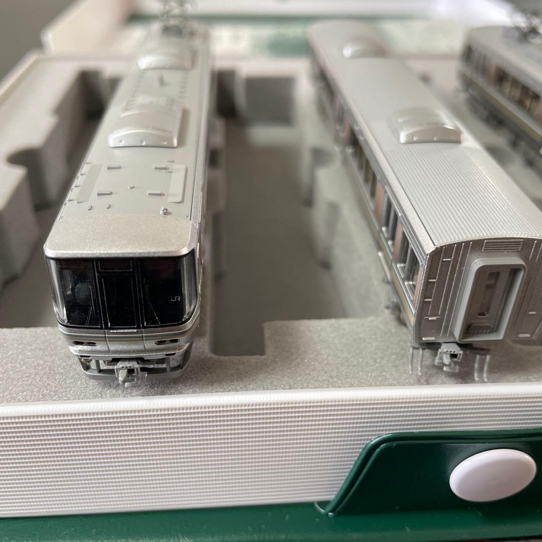 KATO 223系1000番台直流近郊形電車 基本セット　クハ222不点灯