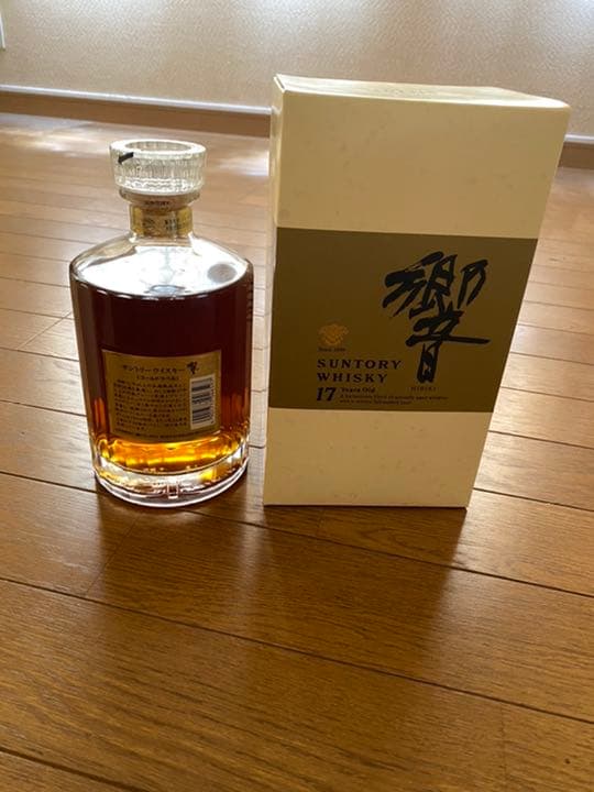 サントリー　ウイスキー　響　17年 ゴールドラベル 750ml （専用化粧箱入
