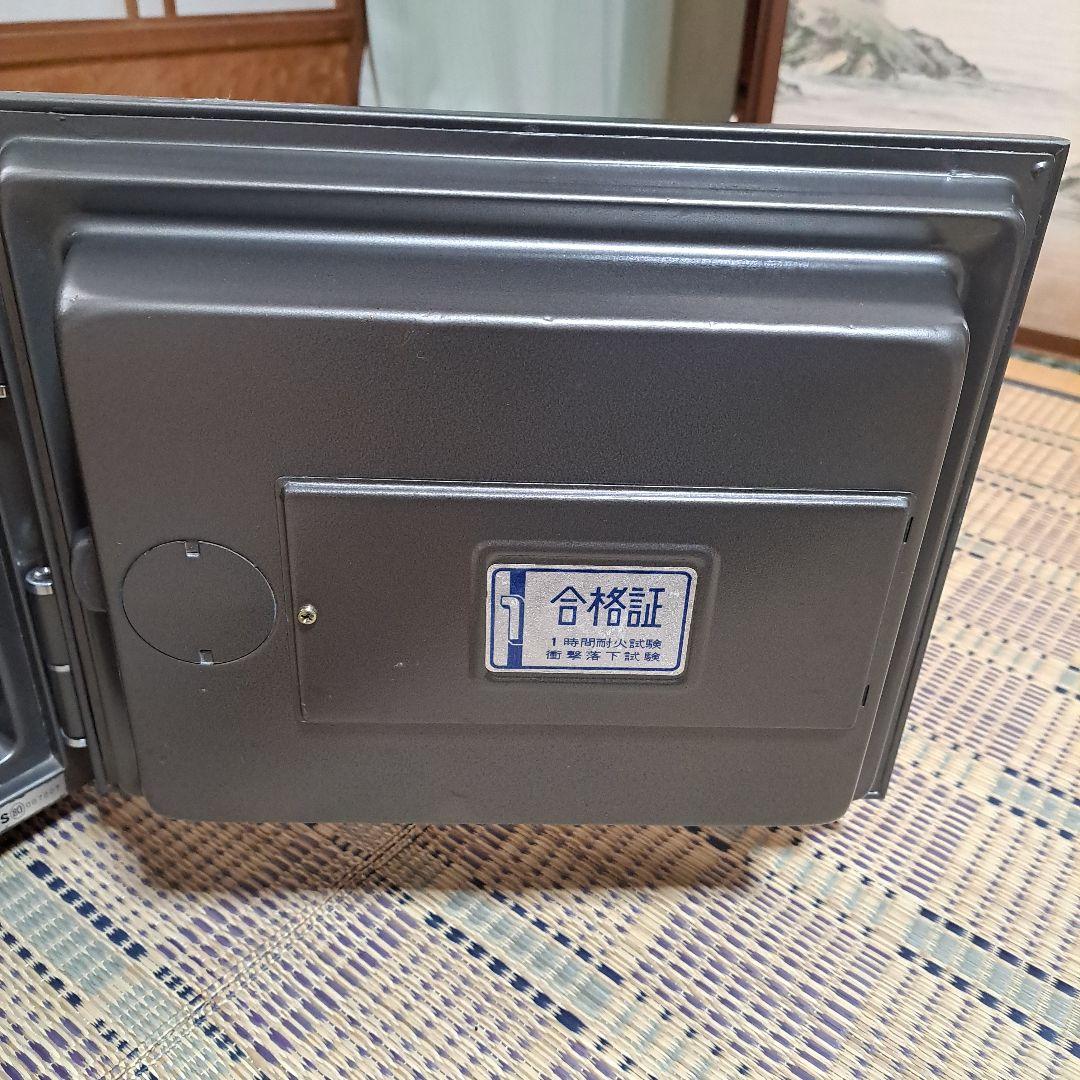 CROWN 中型金庫 鍵付き ダイヤルロック