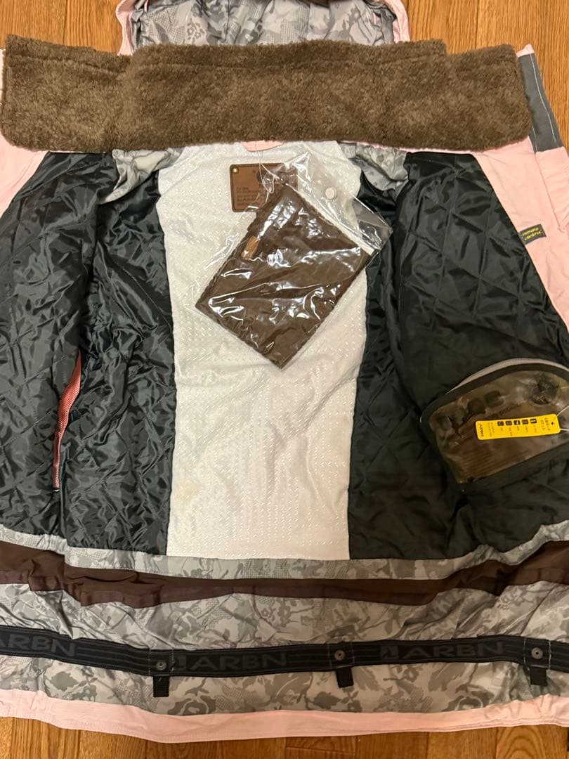 【新品・訳あり・バラ売り不可】arg スノーボードウェア上下　ピンク×ブラウン