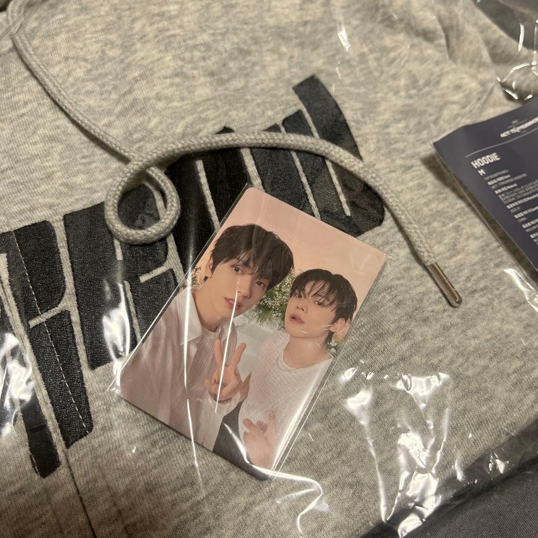 TXT ACT TOMORROW フーディ Mサイズ フォトカード付き