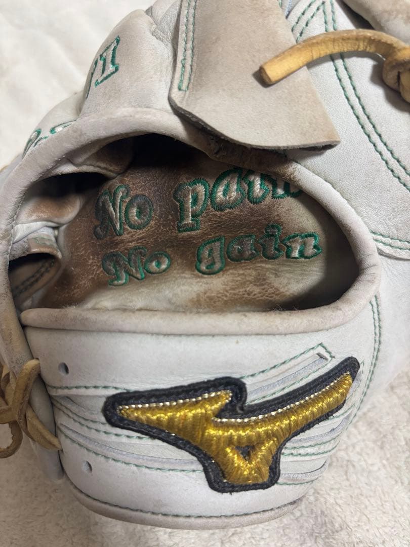 Mizuno 硬式グローブ ホワイト【投手用】