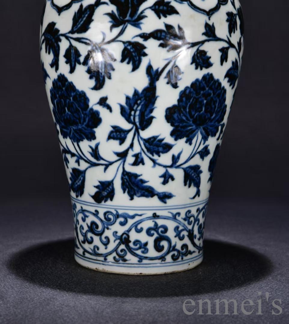 中国古美術・珍品旧蔵・大明宣徳紋・青花纏枝牡丹紋梅瓶・花瓶・唐物・青花磁・陶磁器