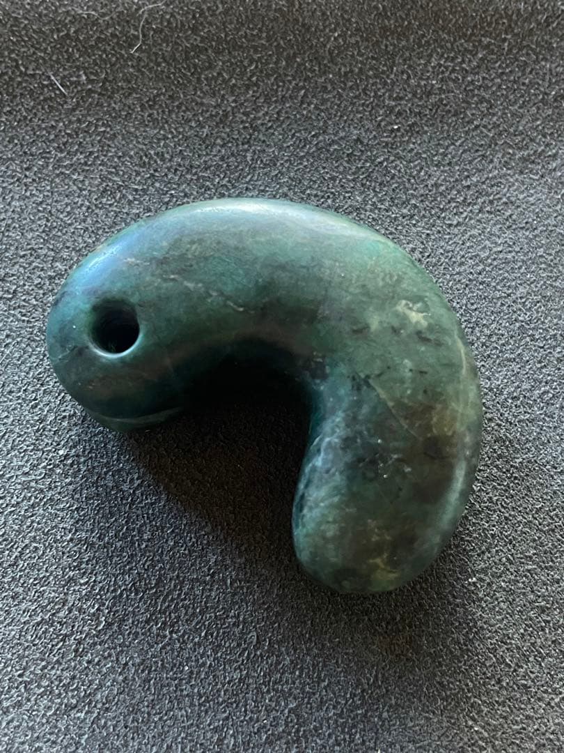 古墳時代前期　合わせ勾玉　翡翠　飛騨翡翠　碧玉　出土品。