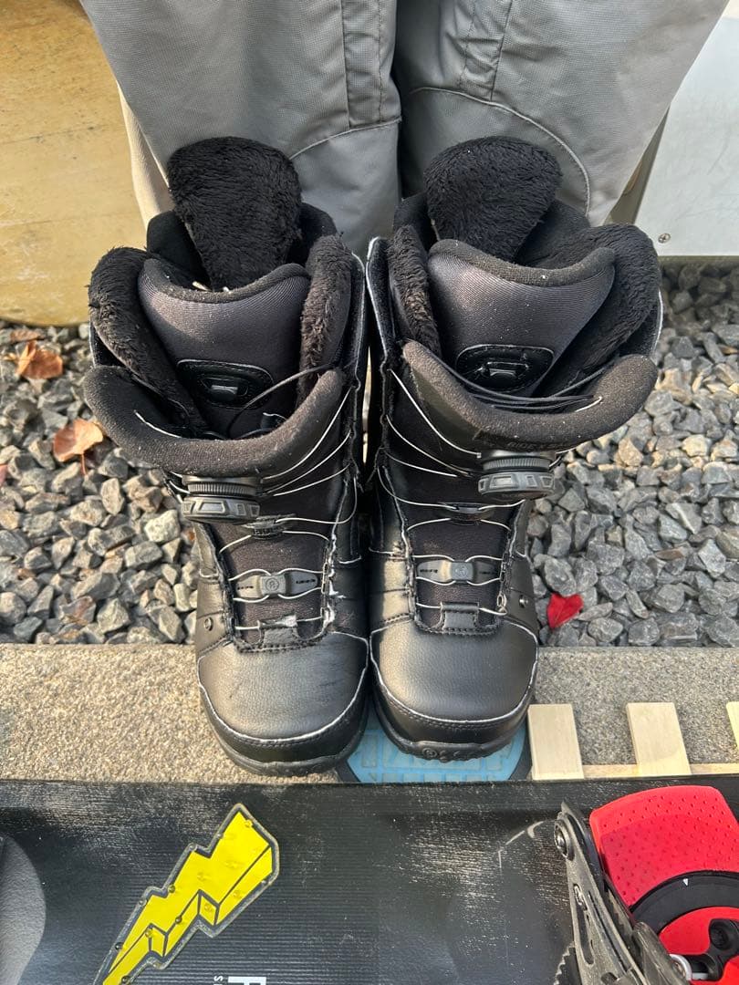 【さらにお値下げ】キッズスノーボード8点セット、ボードRIDE130cm他