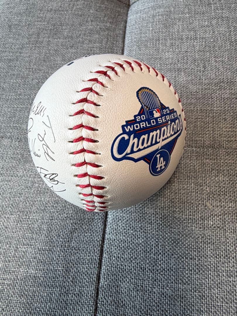 ドジャース ワールドシリーズ記念プリント選手サインボール 2025大谷