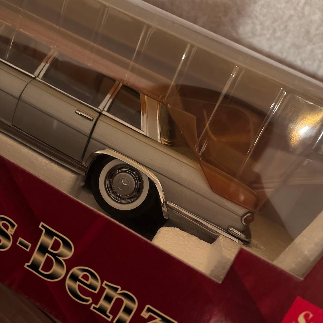 1966 Mercedes-Benz 6001/18スケール ダイキャストモデル