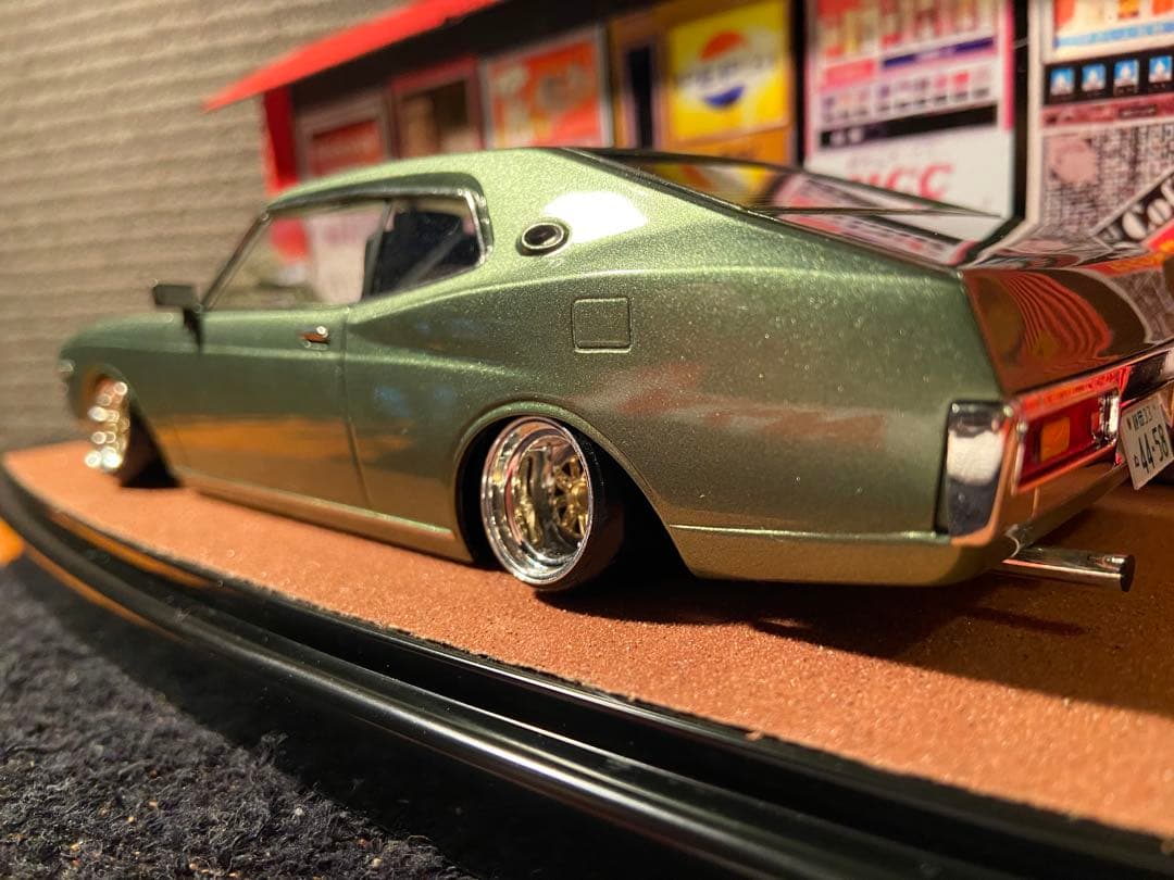 1/24 ローレル 130 カスタム　ジオラマ　旧車　クリアケース付