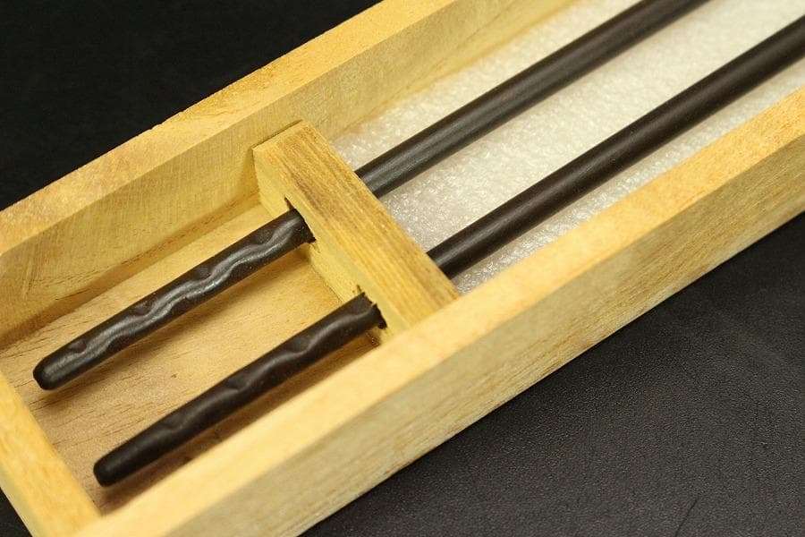 角谷莎村 作 銀摘 瑞鳥紋 丸釜 共箱 金象嵌 釜環 火箸 美品(ZE517)