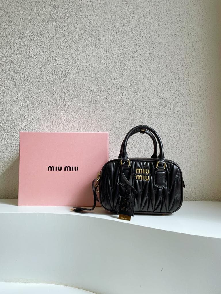 miu miu ブラック ハンドバッグ キルティング