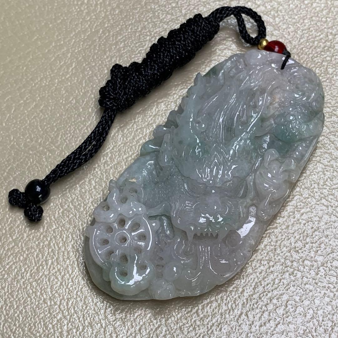 旧家蔵出　清国時代物　本物保証品　ヒスイ翡翠 雲龍呑火輪　翡翠本物保証お守り根付