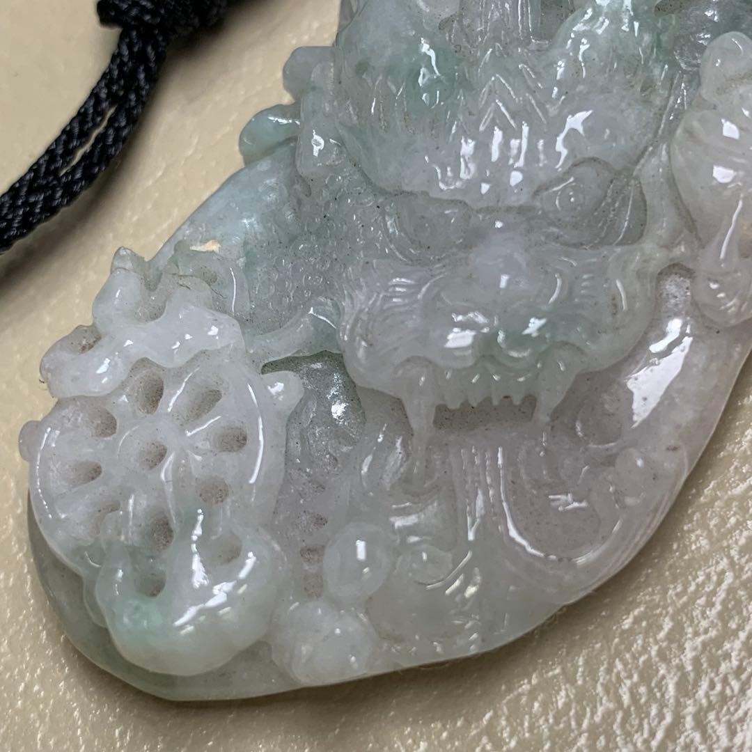 旧家蔵出　清国時代物　本物保証品　ヒスイ翡翠 雲龍呑火輪　翡翠本物保証お守り根付