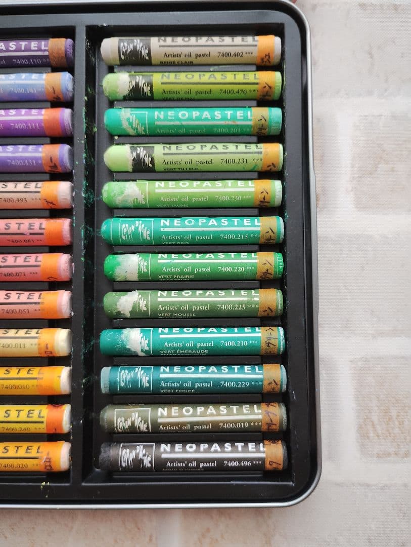 【中古品】カランダッシュ　ネオパステル 96色セット(缶ケース)