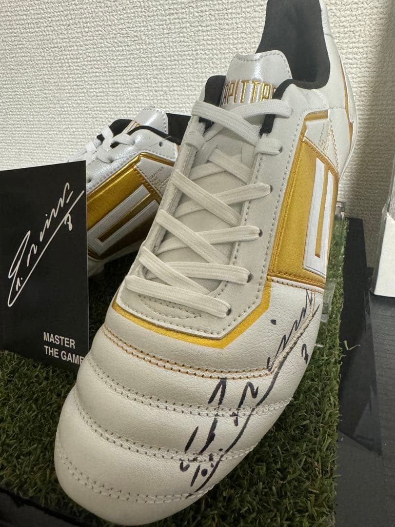 【限定品】Capitten ONE 888 イニエスタ　サイン入り　バルセロナ