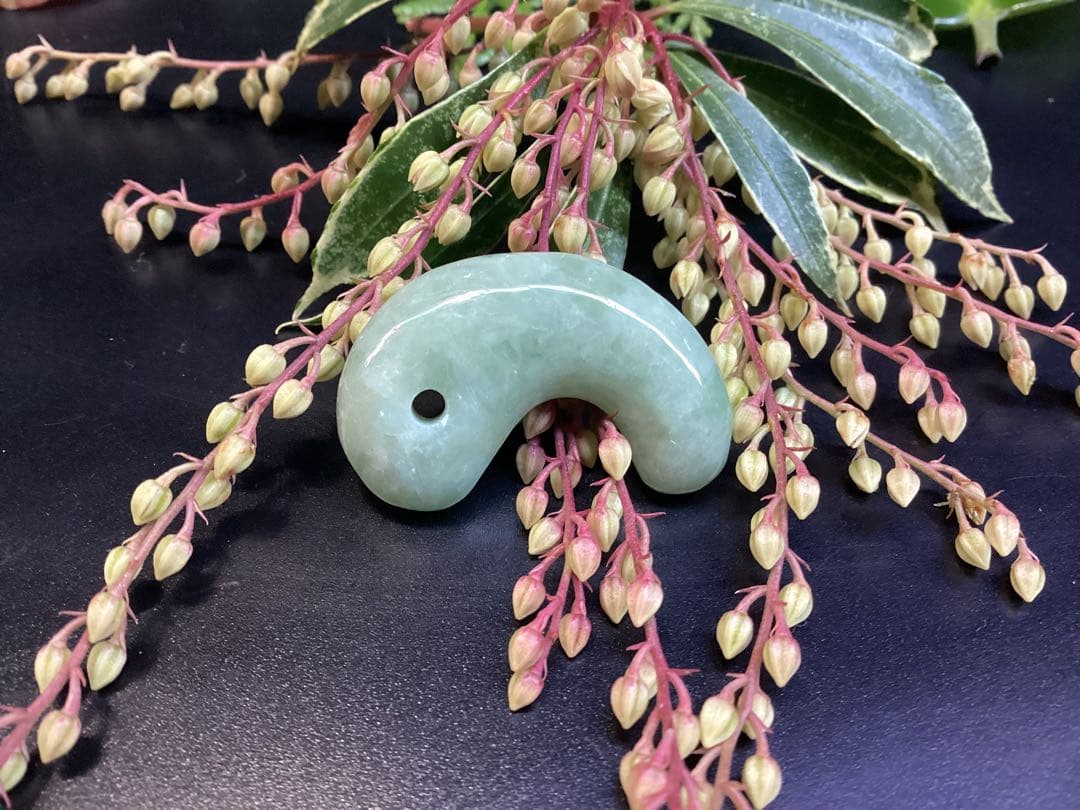 鑑別書付‼️限定品*人気の平塚古墳型 ジェダイト糸魚川翡翠勾玉‼️コレクション級