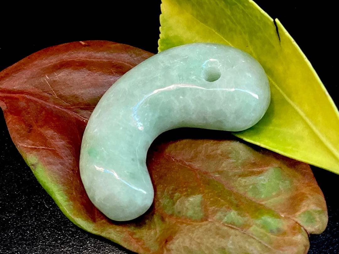 鑑別書付‼️限定品*人気の平塚古墳型 ジェダイト糸魚川翡翠勾玉‼️コレクション級