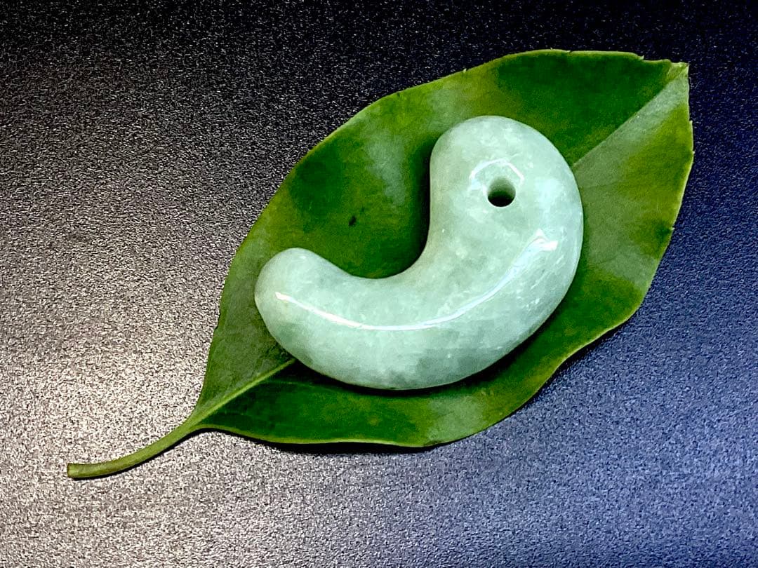 鑑別書付‼️限定品*人気の平塚古墳型 ジェダイト糸魚川翡翠勾玉‼️コレクション級