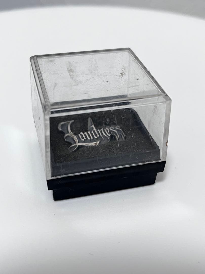 第3期　LOUENESS ツアーグッズ　ロゴピンバッジ